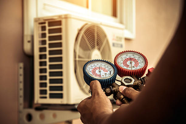Professional Hvac technician working in Livingston, AL